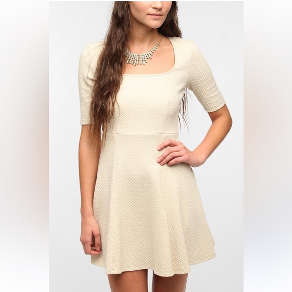 Pins & Needles cream textured dress size small - Picture 11 of 11